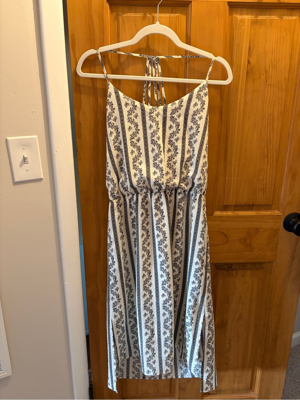 Sleeveless Strappy Midi Dress in Cream and Black